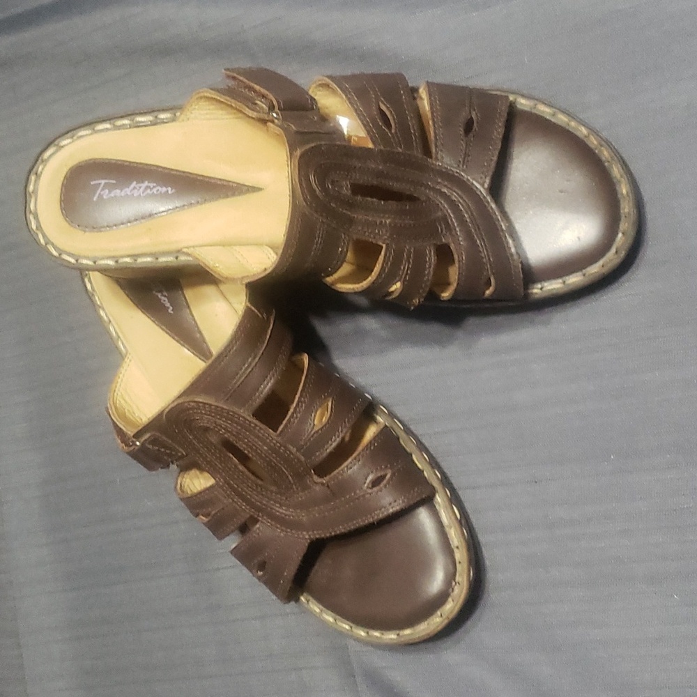 Tradition Leather Sandals Size 9